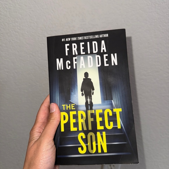 Freida McFadden Thriller Book Set - Picture 13 of 16